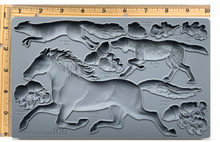Load image into Gallery viewer, IOD Horse & Hound 6x10 Decor Mould