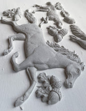 Load image into Gallery viewer, IOD Horse & Hound 6x10 Decor Mould
