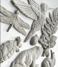 Load image into Gallery viewer, IOD Dewdrop Pond 6x10 Decor Mould