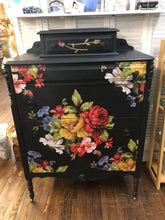 Load image into Gallery viewer, IOD Wall Flower Furniture Decor Transfer -Great for all Crafting Projects